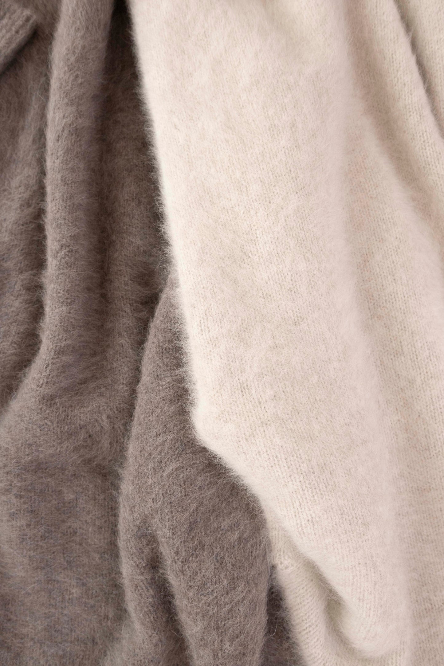BLUE FOX HIGHNECK KNIT