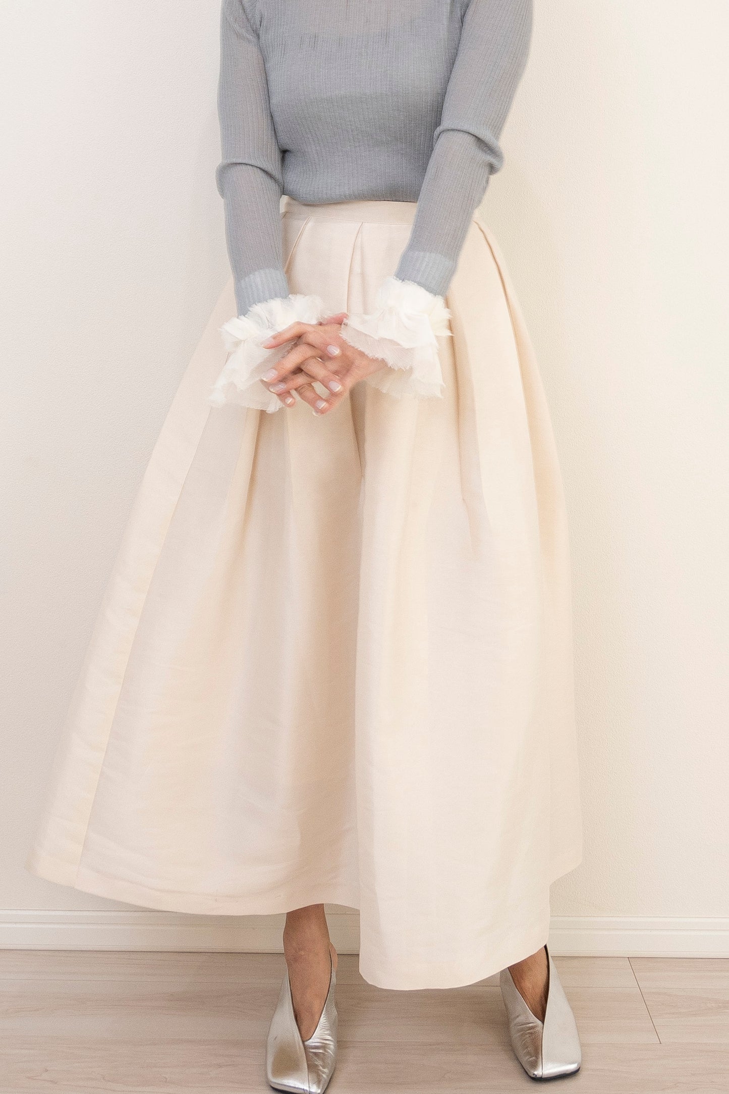 GLOSSY DRAMATIC SKIRT
