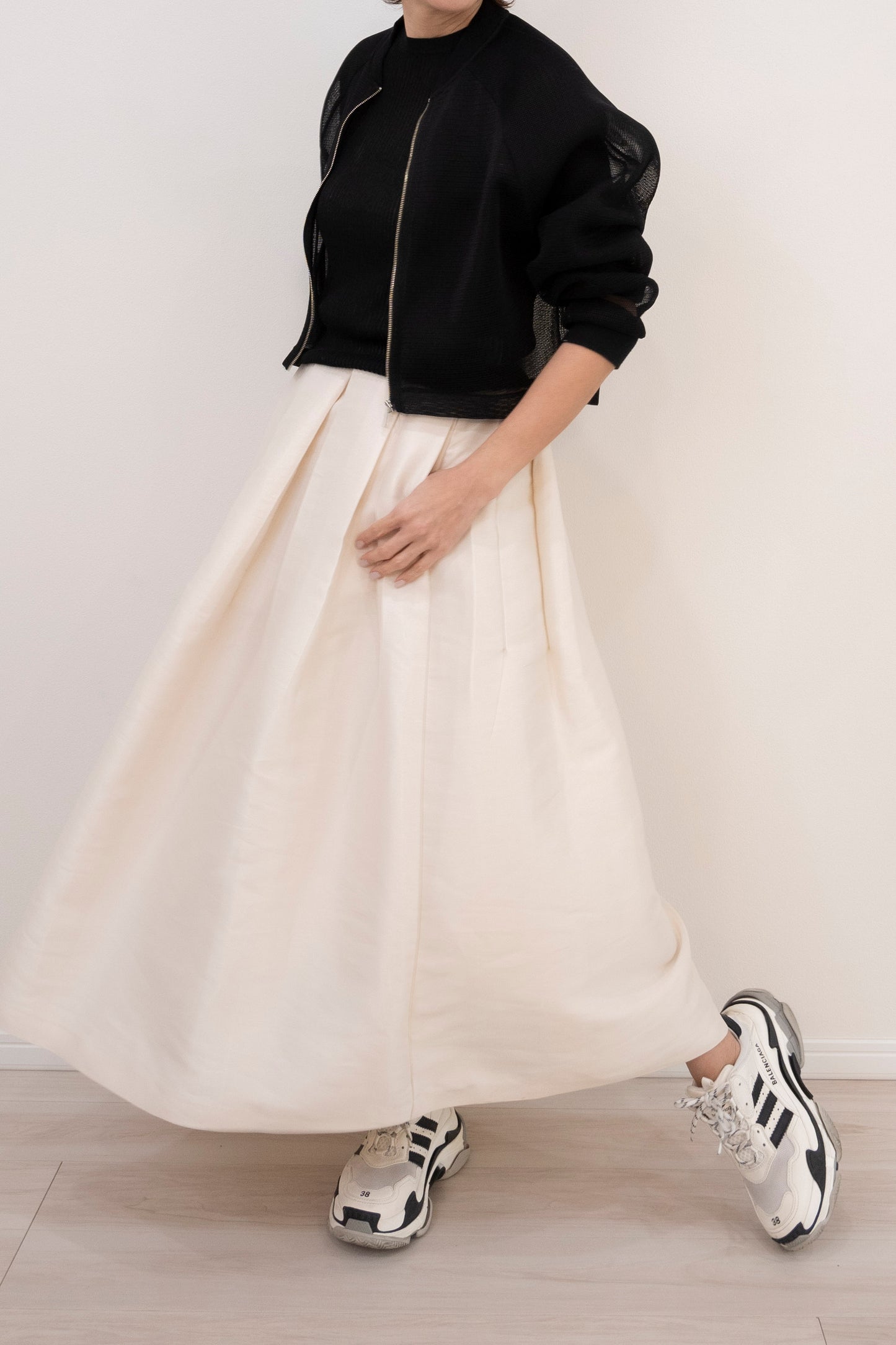 GLOSSY DRAMATIC SKIRT