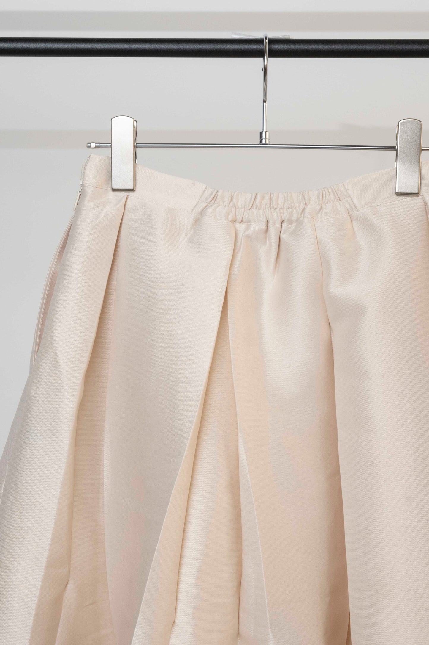 GLOSSY DRAMATIC SKIRT