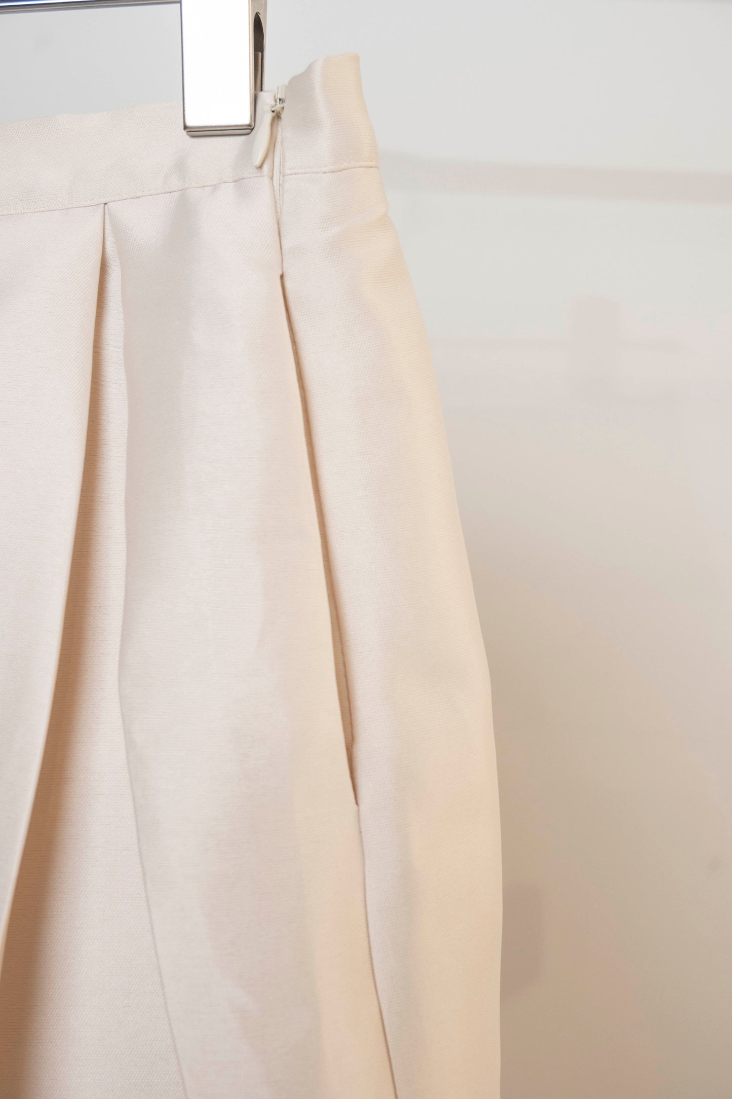 GLOSSY DRAMATIC SKIRT