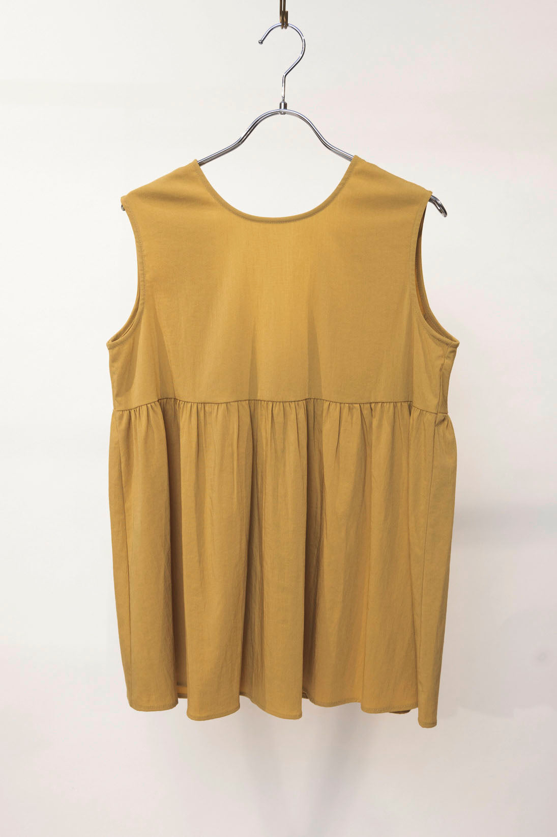 Back ribbon sleeveless tunic