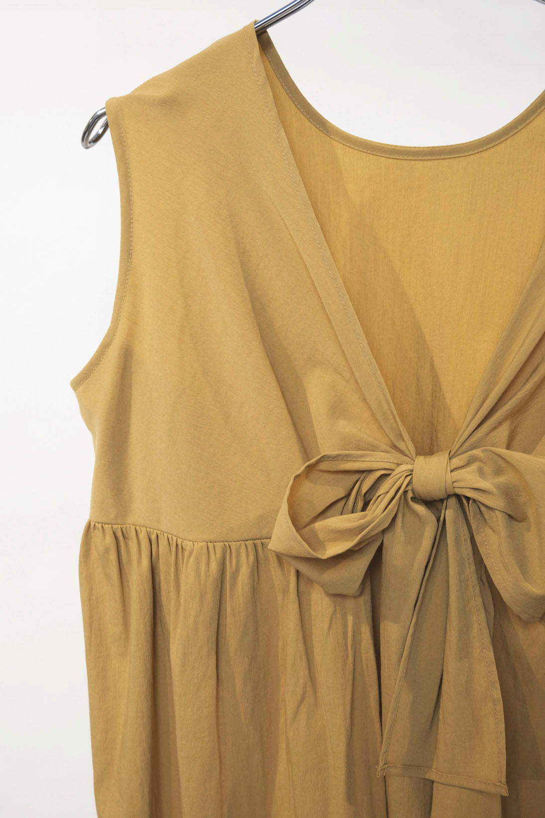 Back ribbon sleeveless tunic