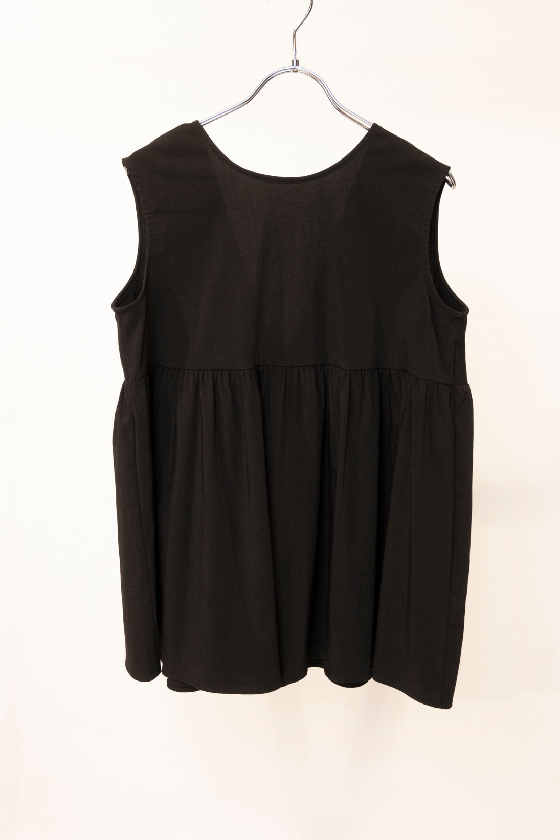 Back ribbon sleeveless tunic