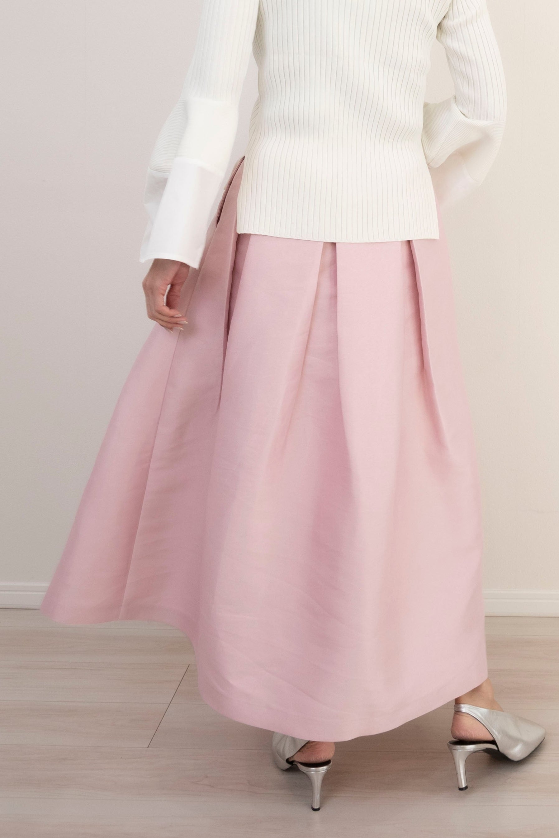 GLOSSY DRAMATIC SKIRT – MID'OR