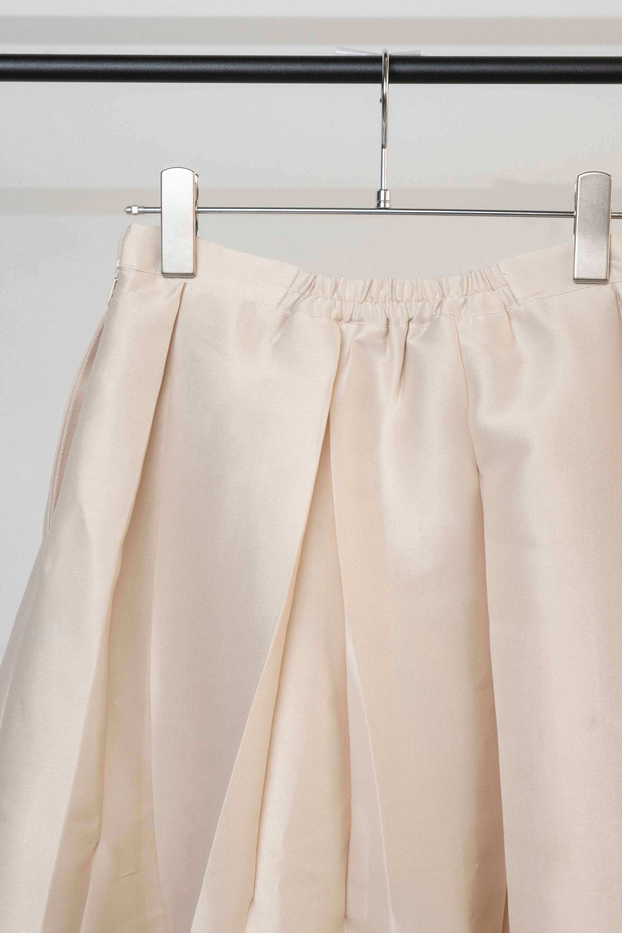 GLOSSY DRAMATIC SKIRT – MID'OR