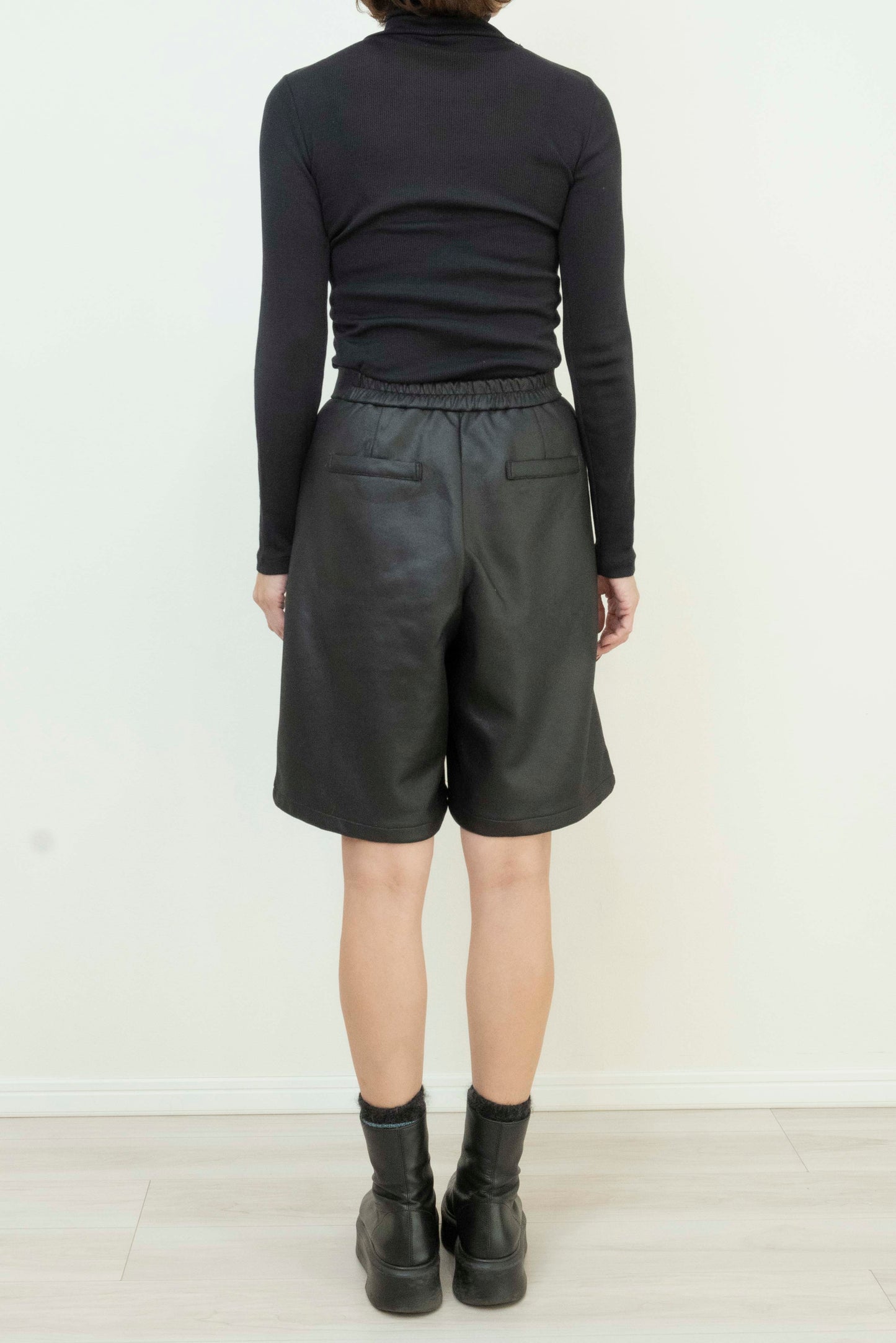 LEATHER LIKE SHORT PANTS