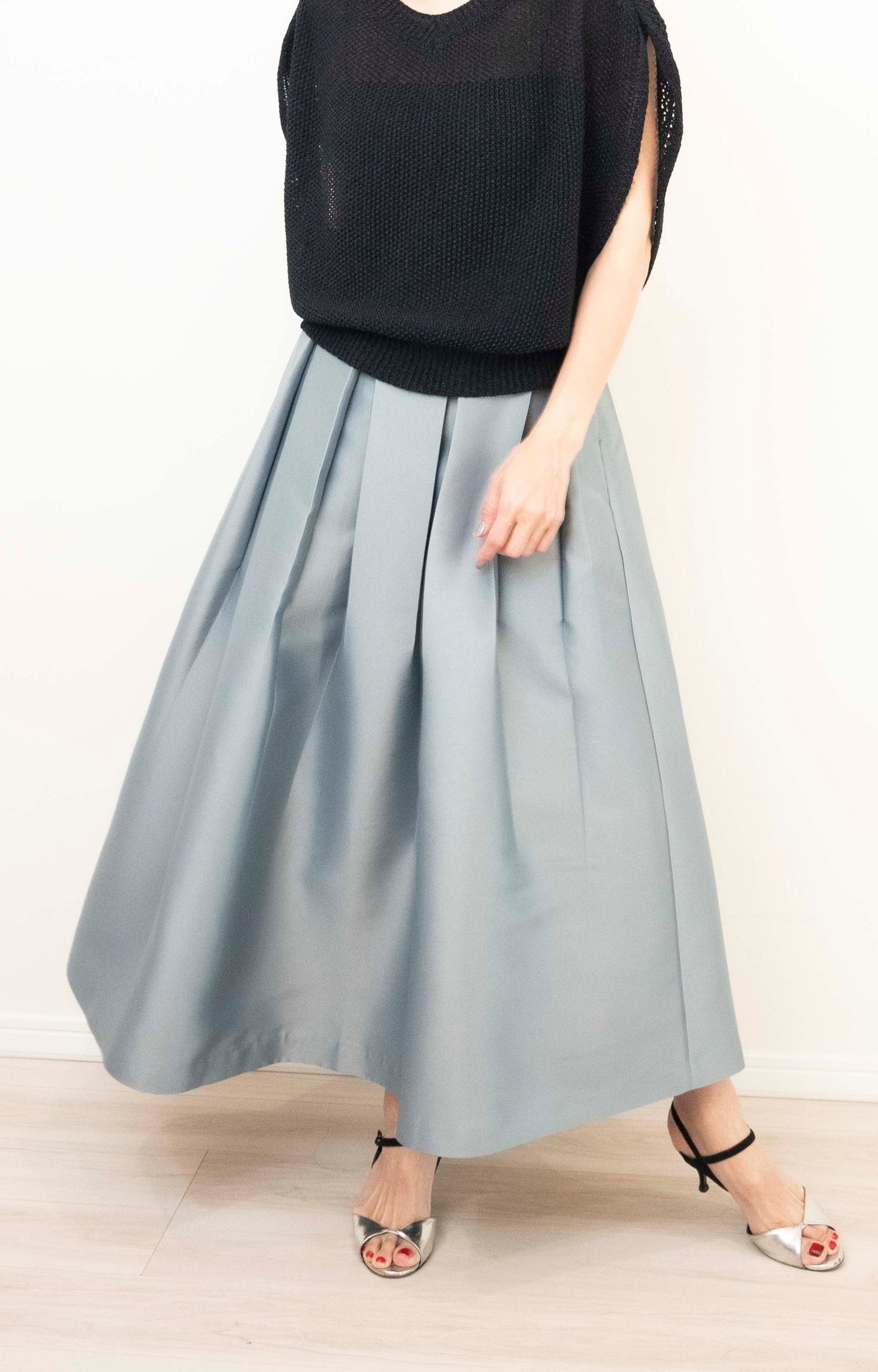 GLOSSY DRAMATIC SKIRT